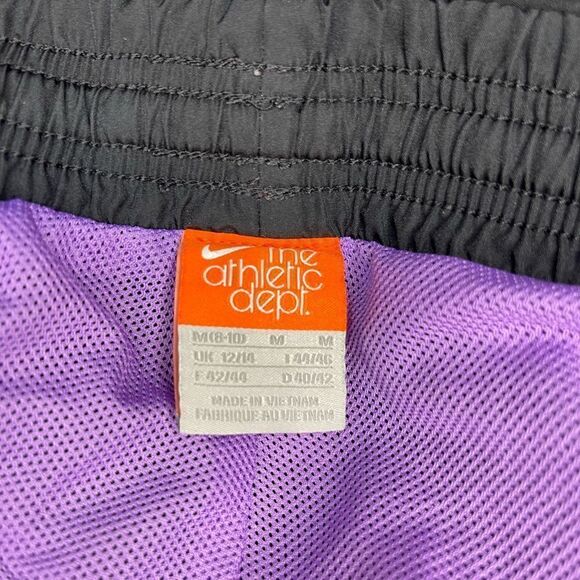 Nike Women’s Windbreaker Long Shorts Loose Fit Size Medium - Picture 7 of 7